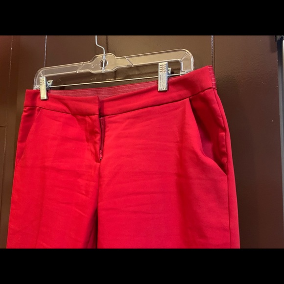 Amanda & Chelsea Red Capri Trousers - Picture 2 of 3